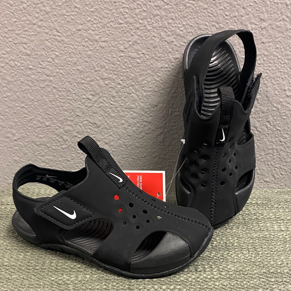 NWT! Nike Kids Black Sandals